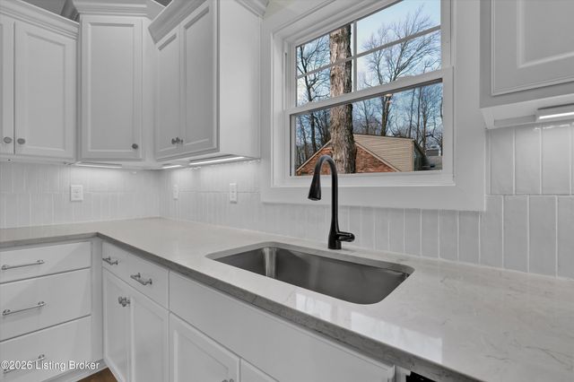 207 Cherry Hill Rd, Pewee Valley, KY 40056