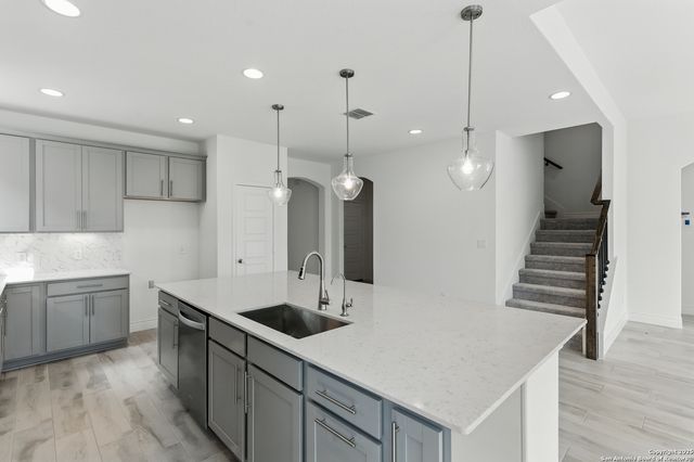 1408 Halletsville, San Antonio, TX 78253