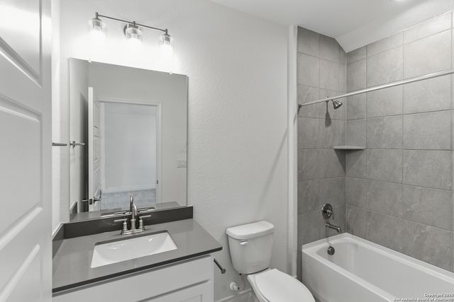 1408 Halletsville, San Antonio, TX 78253