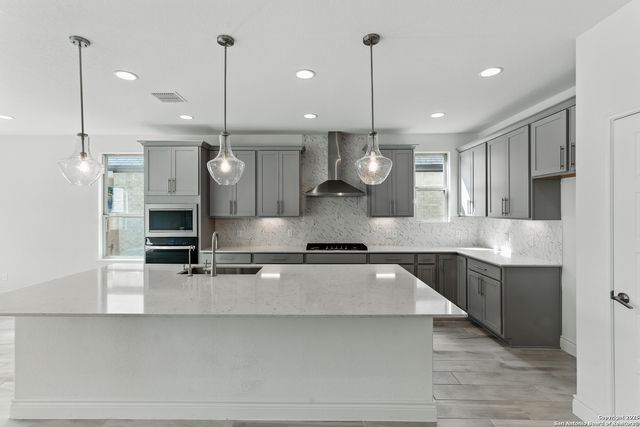 1408 Halletsville, San Antonio, TX 78253