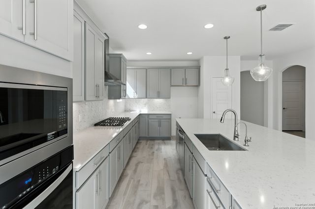 1408 Halletsville, San Antonio, TX 78253