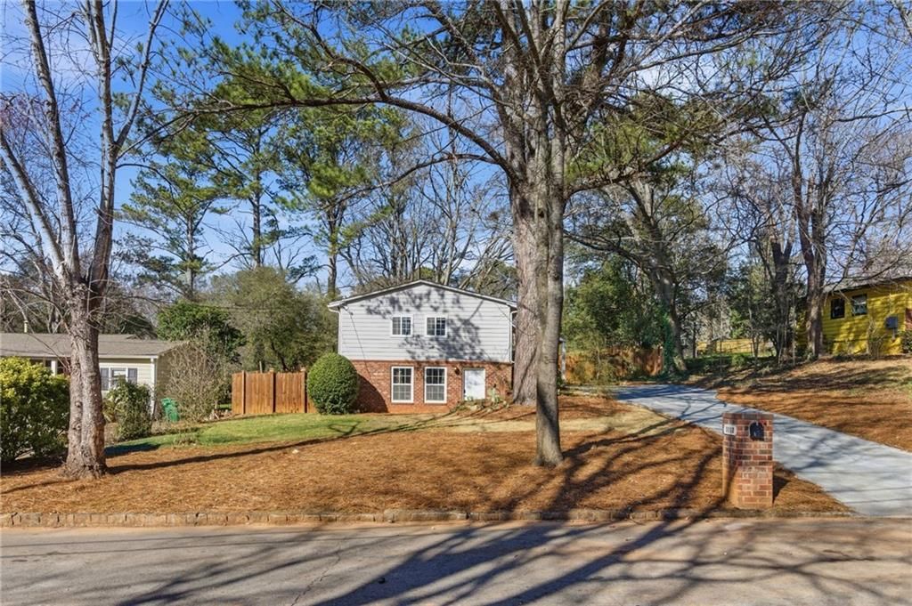 Image 2 of property listing at 3112 Dove Way, Decatur, GA 30033