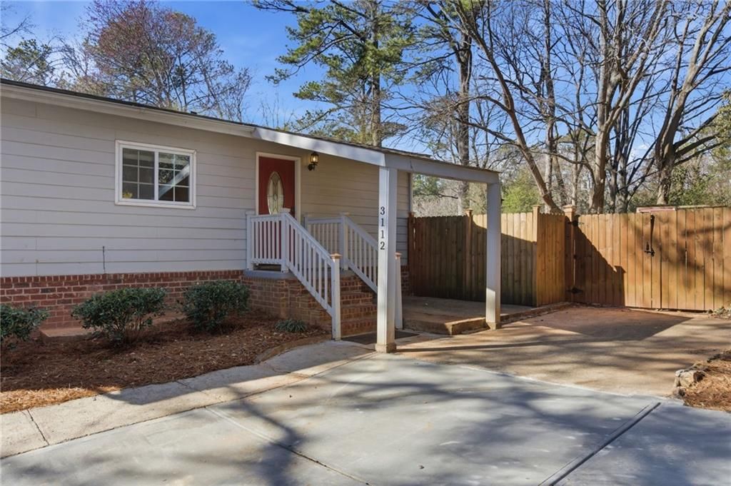 Image 3 of property listing at 3112 Dove Way, Decatur, GA 30033