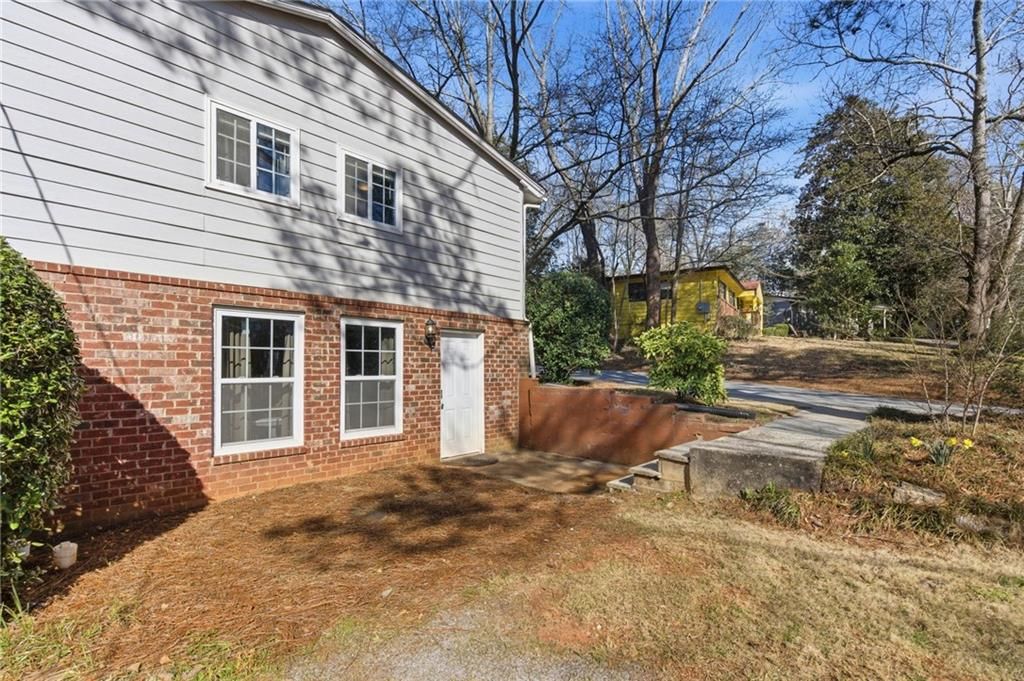 Image 36 of property listing at 3112 Dove Way, Decatur, GA 30033