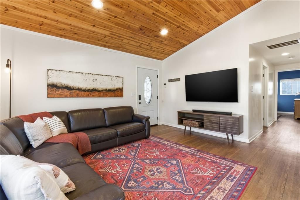 Image 5 of property listing at 3112 Dove Way, Decatur, GA 30033