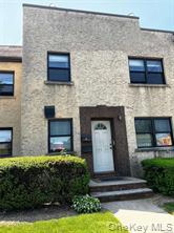 256-04 Hillside Avenue 1st FL, Floral Park, NY 11004