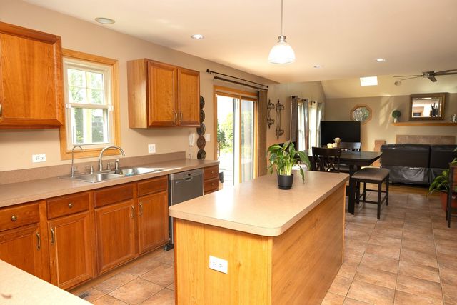 21203 Old North Church Road, Frankfort, IL 60423