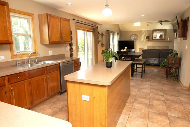 21203 Old North Church Road, Frankfort, IL 60423