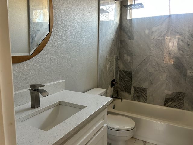 13982 E Travis Lane, Log Cabin, TX 75148