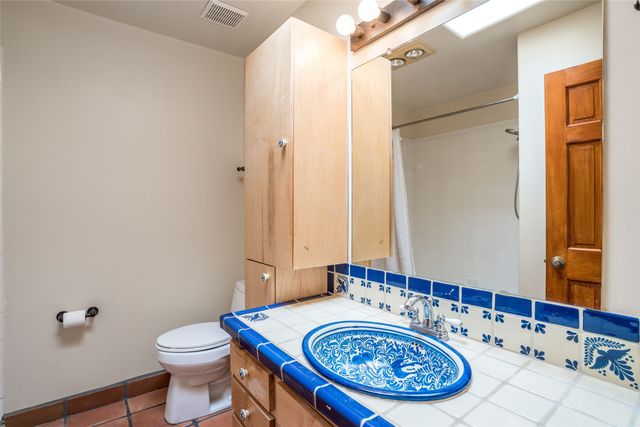 121 Del Rio Dr, Santa Fe, NM 87501