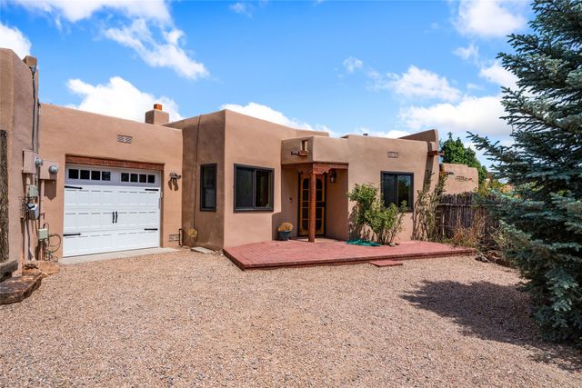 121 Del Rio Dr, Santa Fe, NM 87501