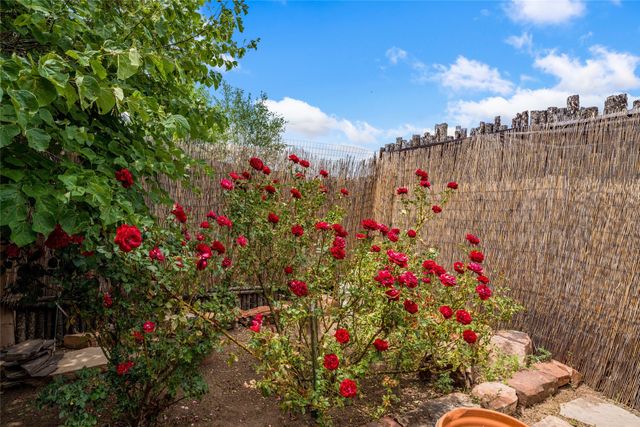 121 Del Rio Dr, Santa Fe, NM 87501