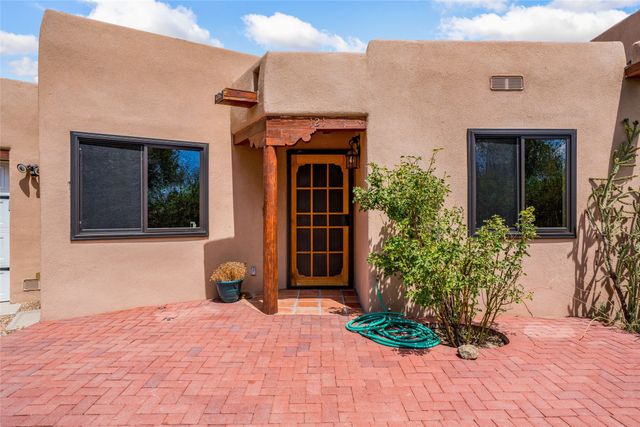 121 Del Rio Dr, Santa Fe, NM 87501