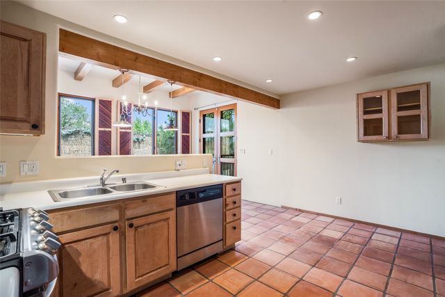 121 Del Rio Dr, Santa Fe, NM 87501