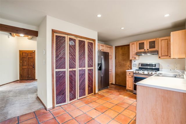 121 Del Rio Dr, Santa Fe, NM 87501