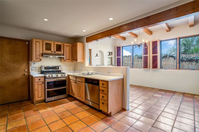 121 Del Rio Dr, Santa Fe, NM 87501
