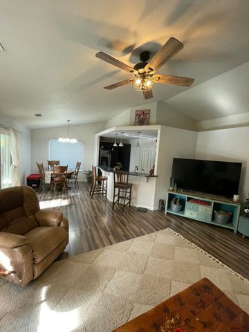 3343 Oak Street, Anderson, CA 96007