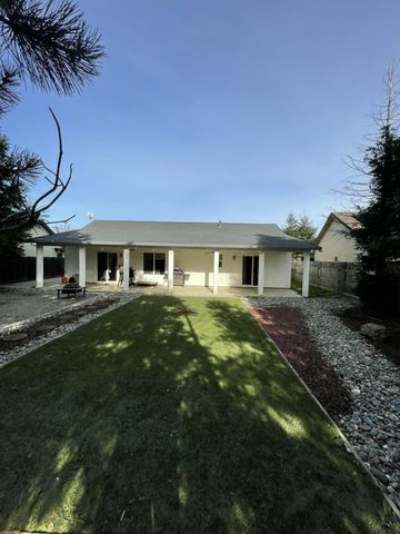 3343 Oak Street, Anderson, CA 96007