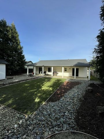 3343 Oak Street, Anderson, CA 96007