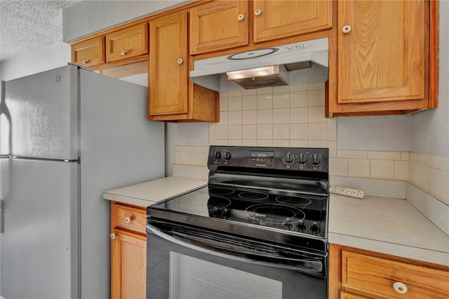 1008 Westminister Court, Arlington, TX 76015