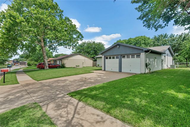 1008 Westminister Court, Arlington, TX 76015