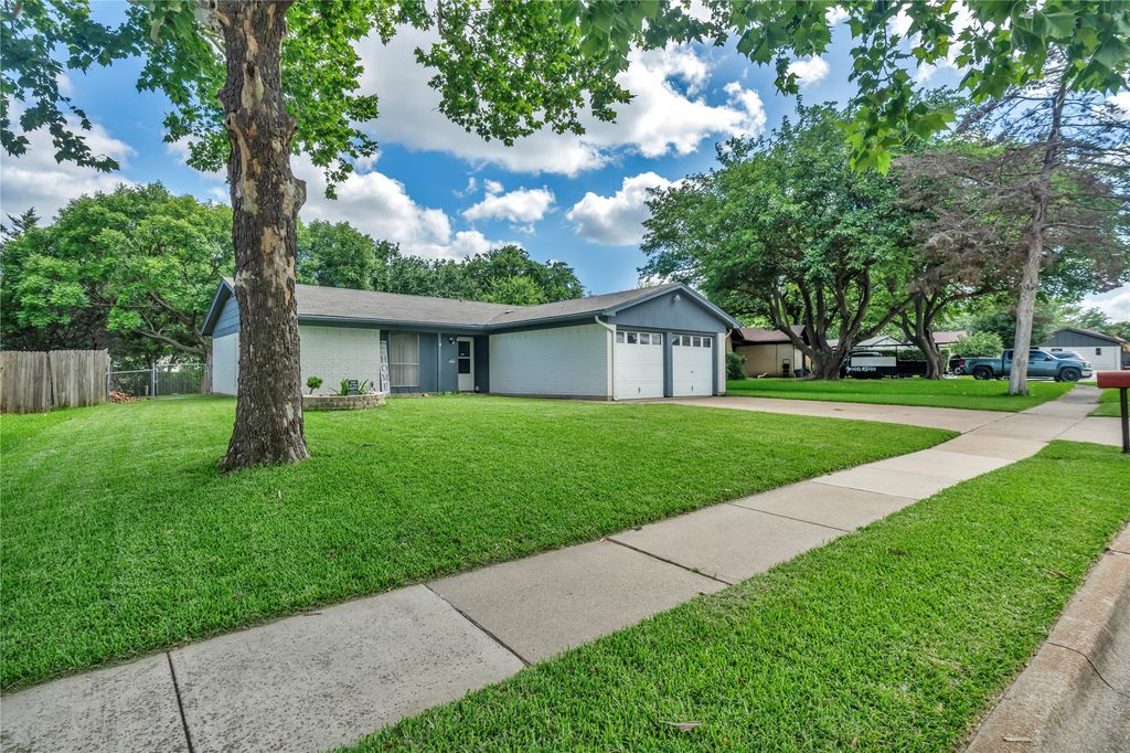 1008 Westminister Court, Arlington, TX 76015