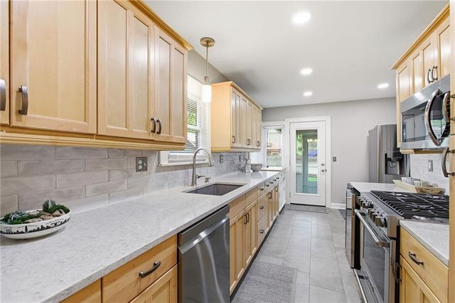 7408 Belleview Avenue, Kansas City, MO 64114