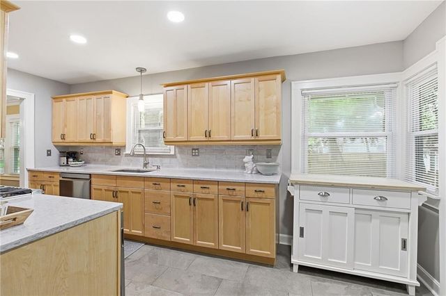 7408 Belleview Avenue, Kansas City, MO 64114