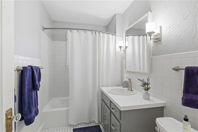 7408 Belleview Avenue, Kansas City, MO 64114