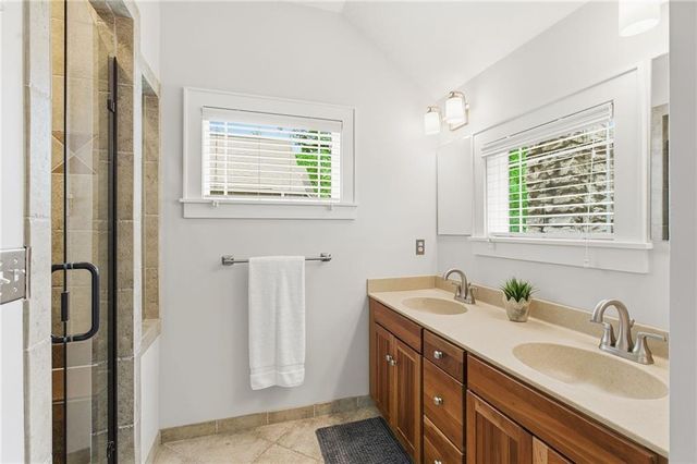 7408 Belleview Avenue, Kansas City, MO 64114