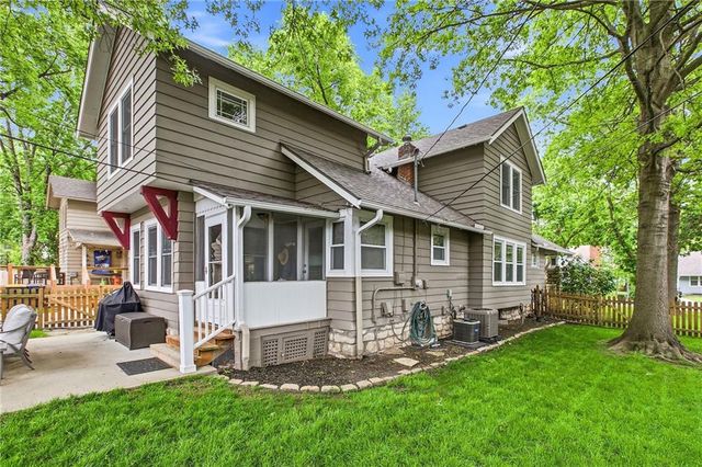 7408 Belleview Avenue, Kansas City, MO 64114