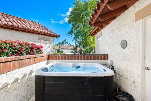 127 Avellino Circle, Palm Desert, CA 92211