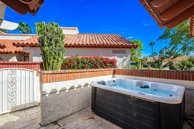 127 Avellino Circle, Palm Desert, CA 92211