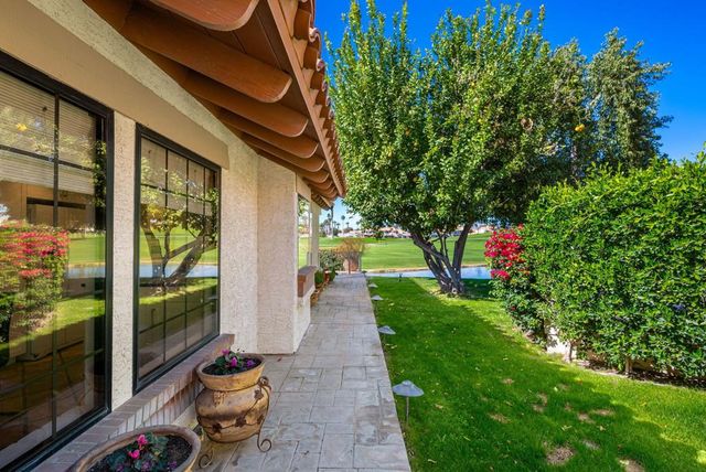 127 Avellino Circle, Palm Desert, CA 92211