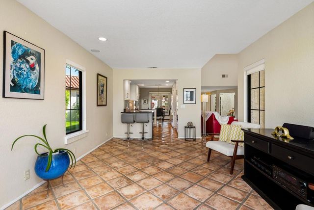 127 Avellino Circle, Palm Desert, CA 92211