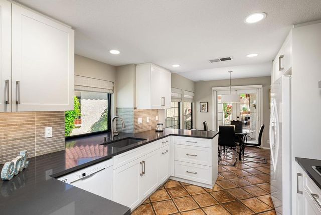 127 Avellino Circle, Palm Desert, CA 92211