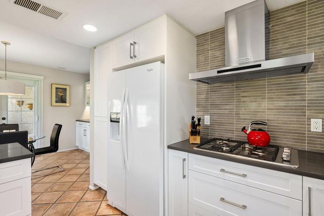 127 Avellino Circle, Palm Desert, CA 92211