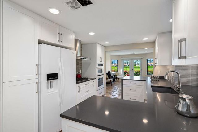 127 Avellino Circle, Palm Desert, CA 92211