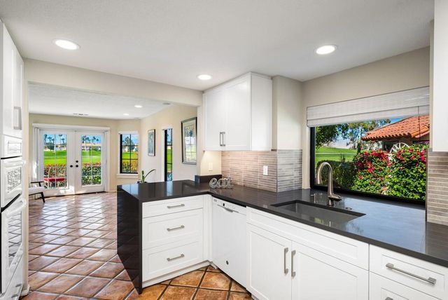 127 Avellino Circle, Palm Desert, CA 92211