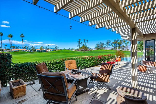 127 Avellino Circle, Palm Desert, CA 92211