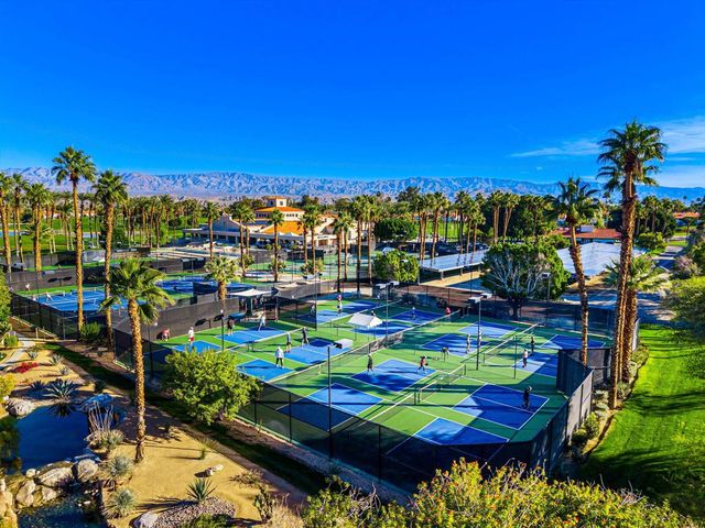 127 Avellino Circle, Palm Desert, CA 92211