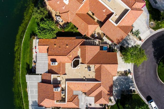 127 Avellino Circle, Palm Desert, CA 92211