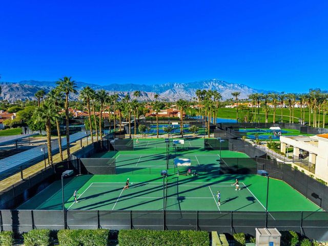 127 Avellino Circle, Palm Desert, CA 92211