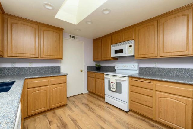 30003 Village 30, Camarillo, CA 93012