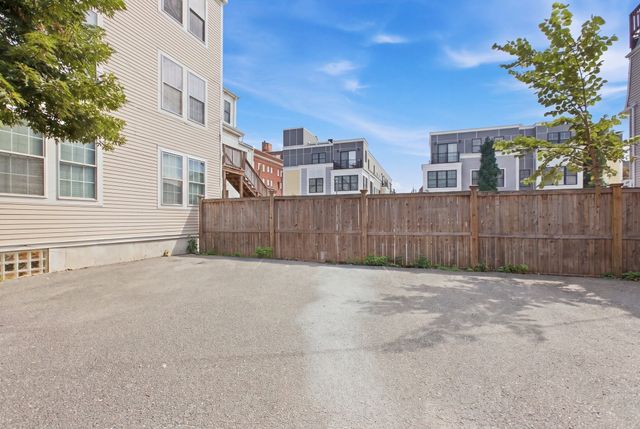 194 E St A, Boston, MA 02127