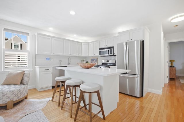 194 E St A, Boston, MA 02127