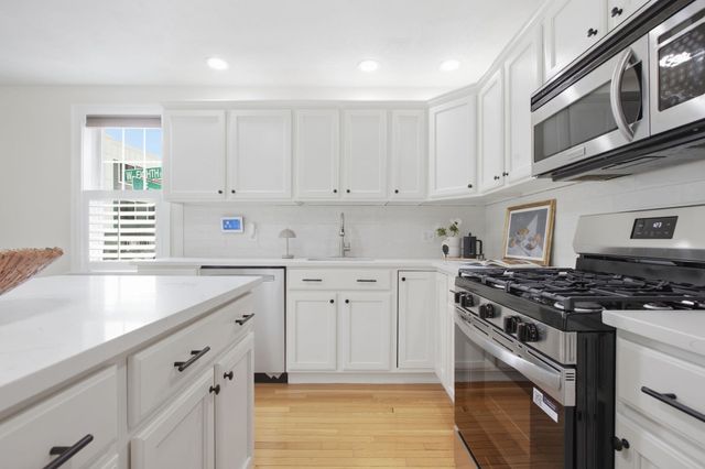 194 E St A, Boston, MA 02127