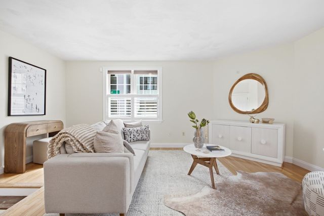194 E St A, Boston, MA 02127