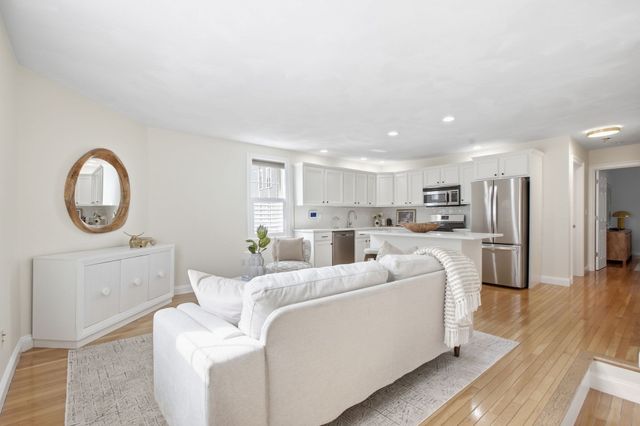 194 E St A, Boston, MA 02127