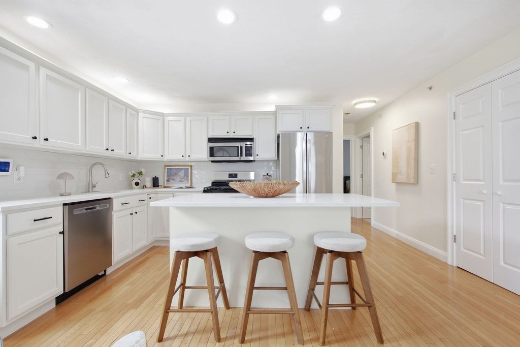 194 E St A, Boston, MA 02127